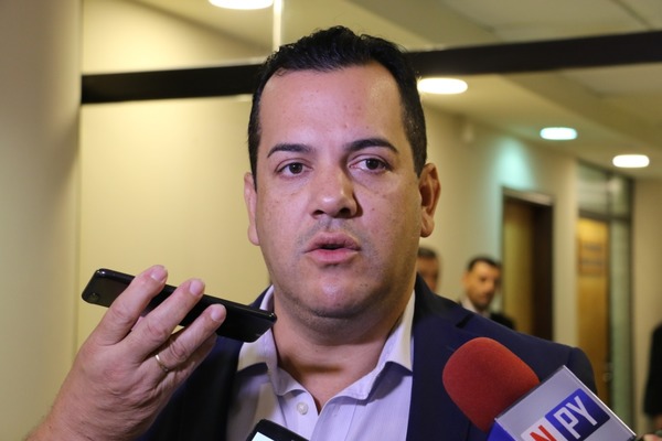 Comisión Especial del Senado analiza si convoca a Horacio Cartes - .::RADIO NACIONAL::.