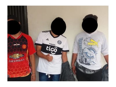 Salieron de la disco y empezaron a destruir coches