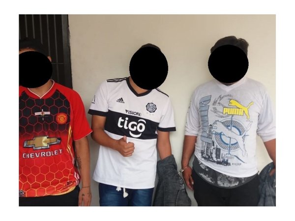 Salieron de la disco y empezaron a destruir coches