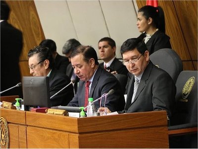 Diputados: Suspenderán aumentos privilegiados a funcionarios