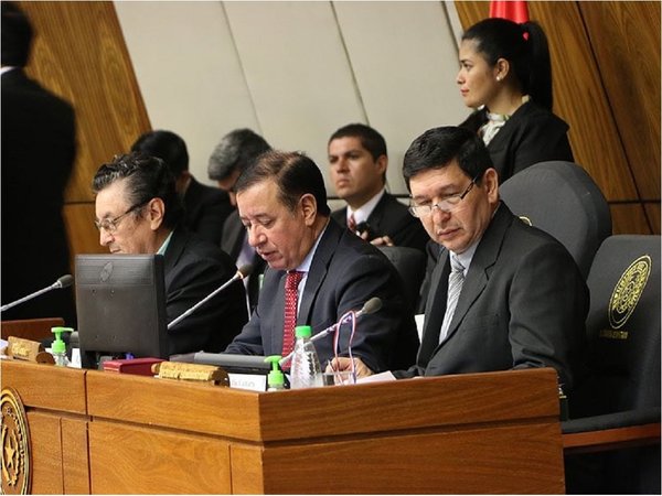Diputados: Suspenderán aumentos privilegiados a funcionarios