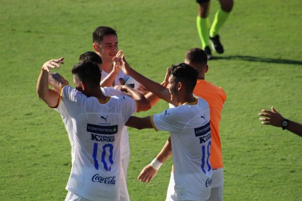 Roberto Torres recorta el plantel auriazul - Deportes - ABC Color
