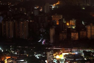 Guaidó convoca a una manifestación para el martes por el apagón en Venezuela - Internacionales - ABC Color