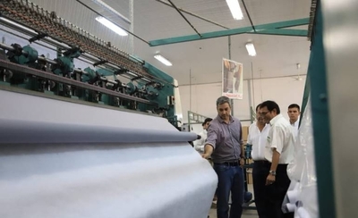 HOY / Más de 2.000 trabajadores con sus puestos en jaque: piden que gobierno les compre sus telas