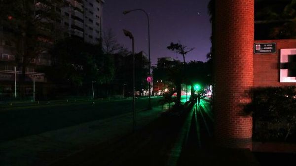 El Gobierno de Maduro prorroga suspensión de actividades por apagón de 4 días » Ñanduti