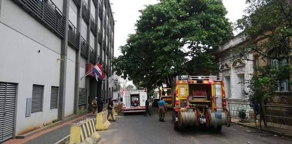 Principio de incendio en el Ministerio Público fue controlado