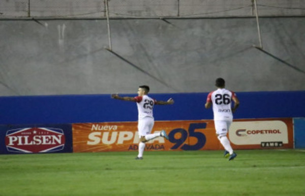 Nacional ganó en el debut de Aldo Bobadilla  - Radio 1000 AM