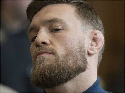 Arrestan a boxeador Conor McGregor por robo de un celular