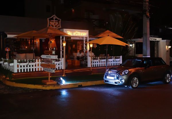 Mini brindó por las mujeres
