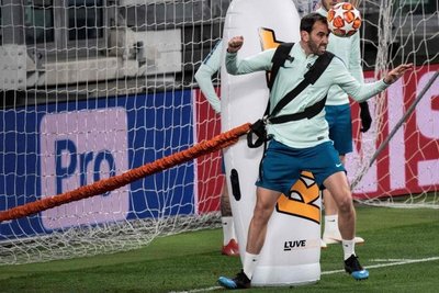Godín se entrena en el Juventus Stadium - Deportes - ABC Color