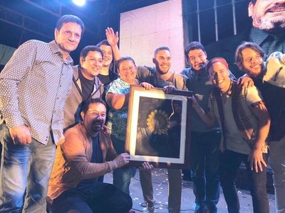 SE LLEVARON EL ORO. Les dio al grupo el vori vori de la suerte ndaje