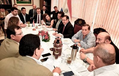 Suspenden groseras bonificaciones en Diputados, pero saltan más casos - Edicion Impresa - ABC Color