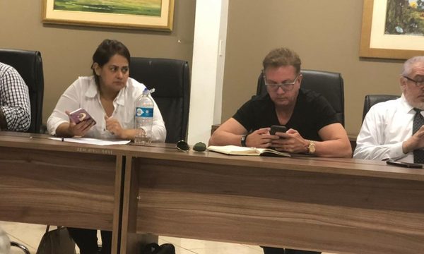 Socia de “Kelembú” ofrece almuerzo escolar a precio muy alto y sin documentos en orden