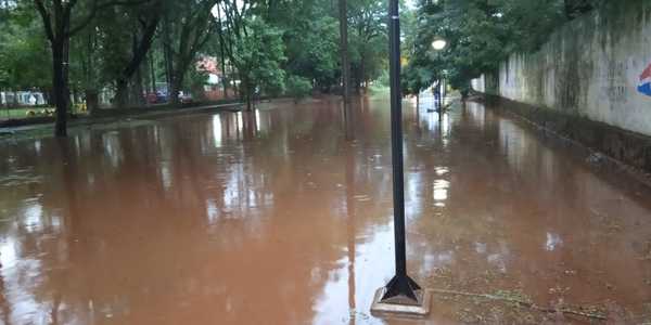 CDE bajo agua tras intensas lluvias