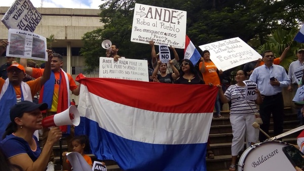 Indignación contra Ande en Asunción y en varios otros puntos del país - ADN Paraguayo