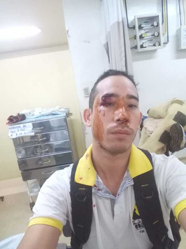 Dos hermanos agreden brutalmente a motociclista en el barrio Santa Ana