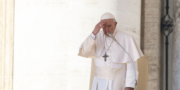 El papa inicia su séptimo año de pontificado marcado por crisis