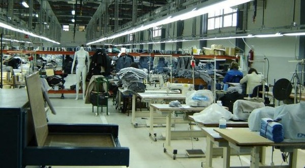 El contrabando y le recesión económica causan estragos a la industria textil