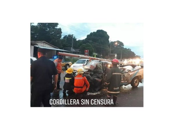 Dos vehículos chocaron de frente en Caacupé y un conductor falleció