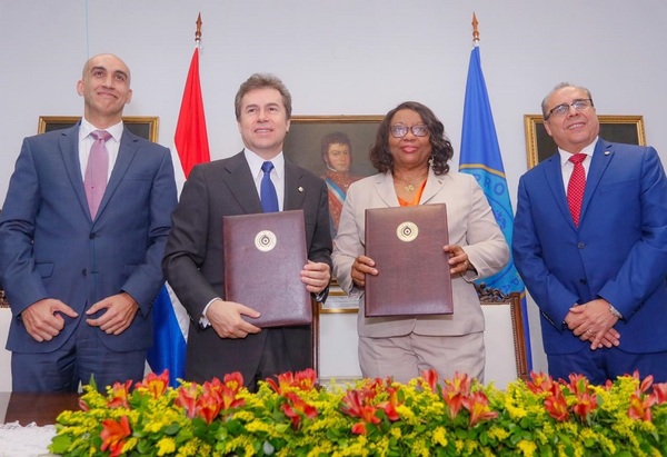 Paraguay y organismos mundiales de salud firman convenio con miras al 2023