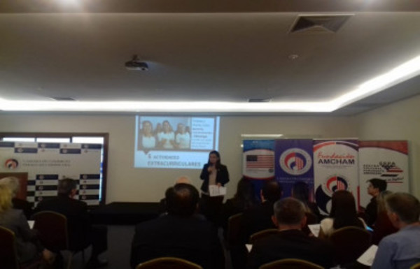Banco Continental brinda apoyo al programa de Becas Hayes 2019 - Radio 1000 AM