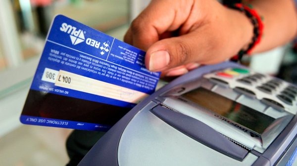 Tasas bancarias para tarjetas suben levemente