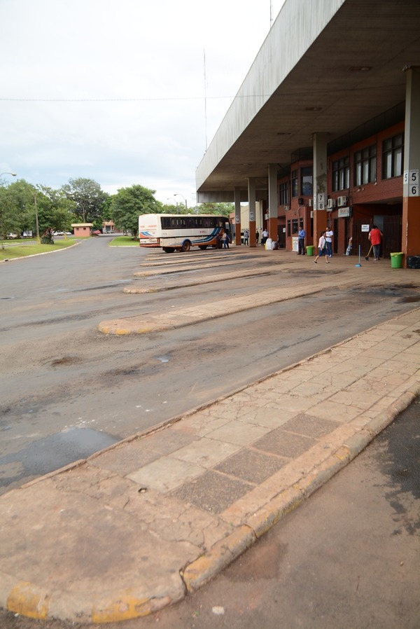 Exigen a empresa poner en condiciones terminal de buses