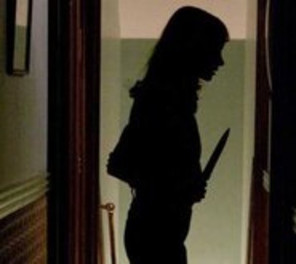 Mató de 185 puñaladas a su marido porque intentó abusar de su hija - Paraguay.com