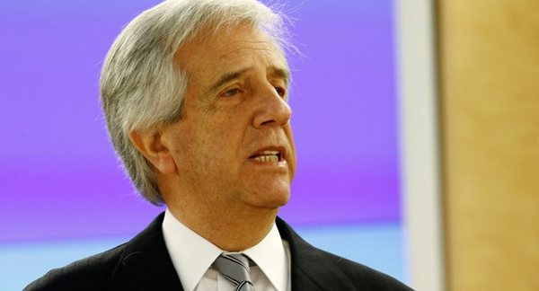 El presidente de Uruguay destituye al comandante en jefe del Ejército | .::Agencia IP::.