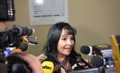 HOY / Senadora perdería su investidura si se comprueba que es pastora, advierte Payo
