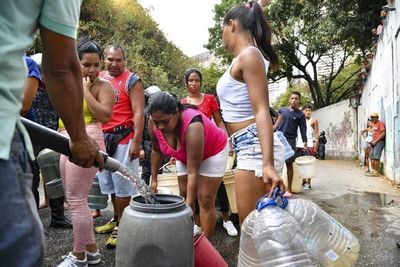 Venezolanos protestarán contra Maduro por apagón que agrava la escasez
