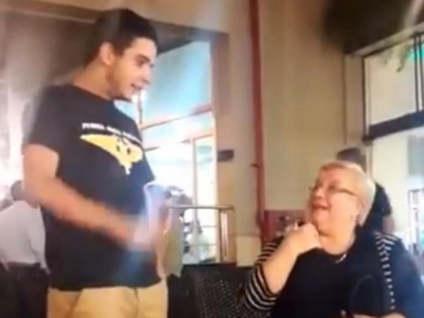 Abuela "vapeó" y se volvió viral