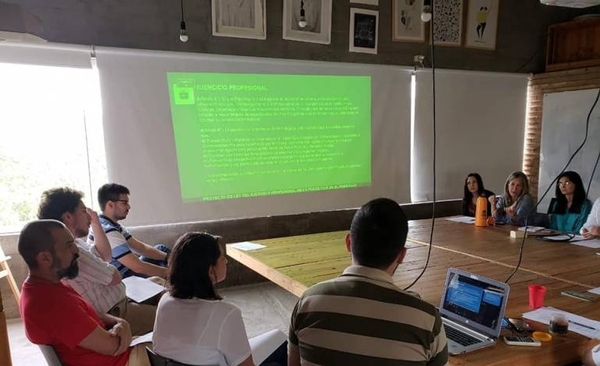 HOY / Ley de ejercicio de psicología  a punto de surgir, mientras gremios desatan la disputa
