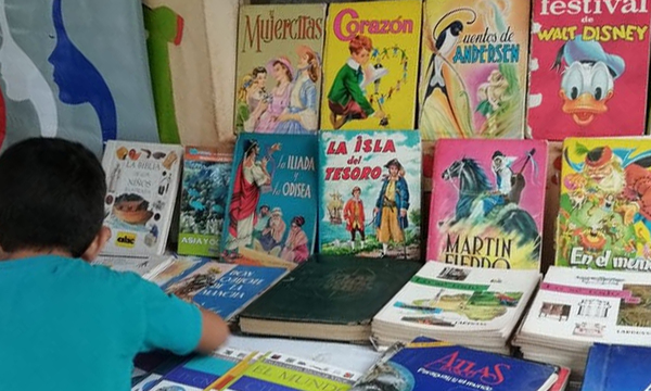 Secretaría de la Mujer entrega libros al Centro Comunitario Kaita – Prensa 5
