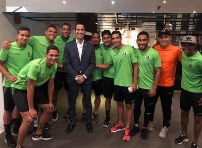 La foto del Zamora con Guaidó - Deportes - ABC Color