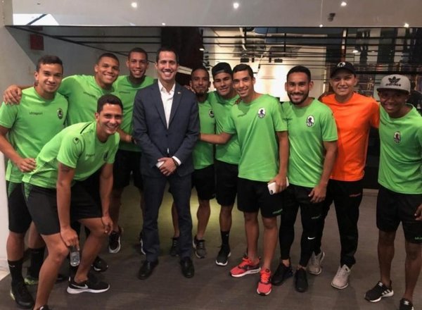 La foto del Zamora con Guaidó - Deportes - ABC Color