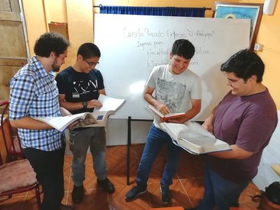 Jóvenes abren en Capiatá cursillo de ingreso para Medicina e Ingeniería - Capiatá Noticias