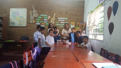 Estudiantes elaboraron dulce de guayaba en Ayolas - Nacionales - ABC Color