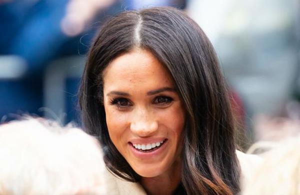 Mujer gastó miles de dólares en cirugías para ser igual a Meghan Markle y así quedó - C9N