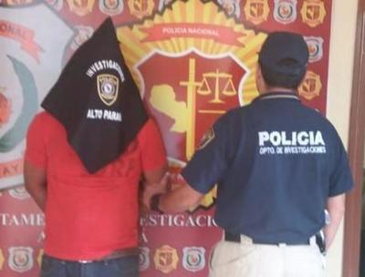 Detienen a hombre con orden de captura pendiente