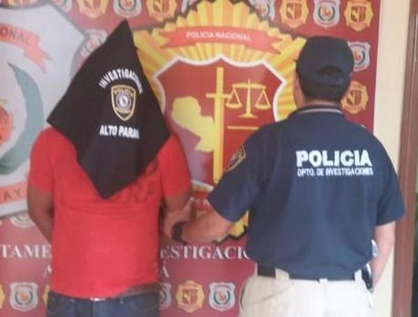 Detienen a hombre con orden de captura pendiente