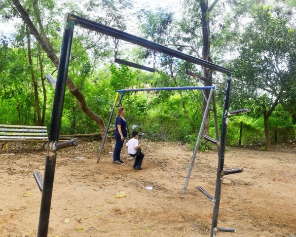 500 niños estudian rodeados de basura - Edicion Impresa - ABC Color