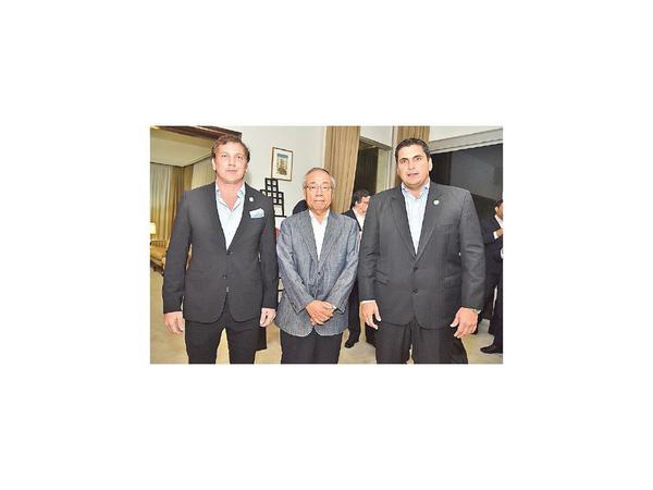 Encuentro en la Embajada de Japón