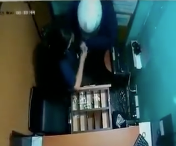 HOY / Difunden video de asalto a cooperativa y buscan identificar a ladrones