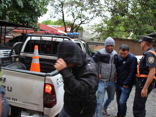 Dueña de bus escolar baleado por policías pide G 3.500 millones