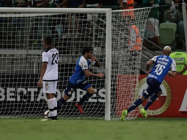 El Palmeiras golea al Melgar y se afianza como líder del Grupo F
