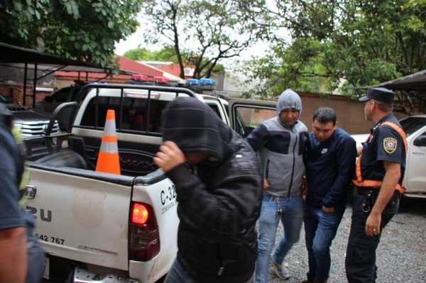 Dueña de bus escolar baleado por policías pide G 3.500 millones por daños – Prensa 5