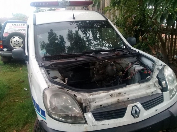 Ambulancia abandonada en taller de Caazapá - Nacionales - ABC Color