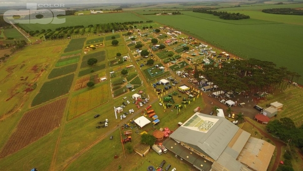 Expos siguen demostrando la grandeza de nuestro campo - Dr. P. M. Gibert - Edicion Impresa - ABC Color
