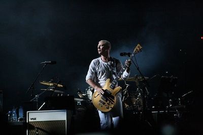 #Cápsula985 1960: Nace Adam Clayton, bajista de U2 - Espectaculos - ABC Color